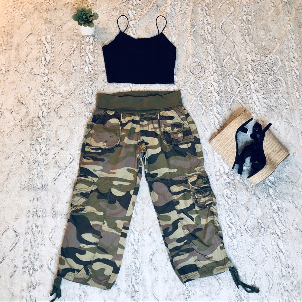 Camo Capri pants ✨